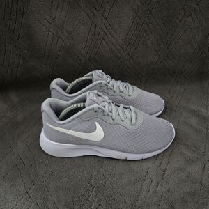 Nike Tanjun Easy On Gray Athletic Shoes Youth Sz 5Y Casual Sneakers Trainers.